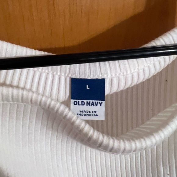 Old Navy NWOT white ribbed cropped tank size large - Picture 2 of 3